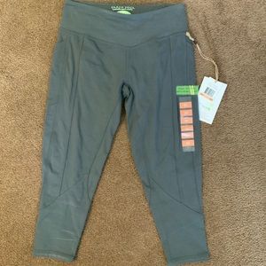 Earth Yoga cropped leggings